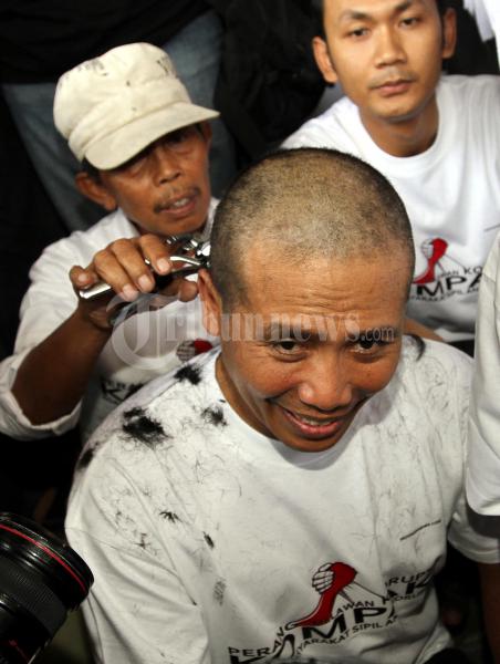 Fadjroel Rahman Gunduli Kepala