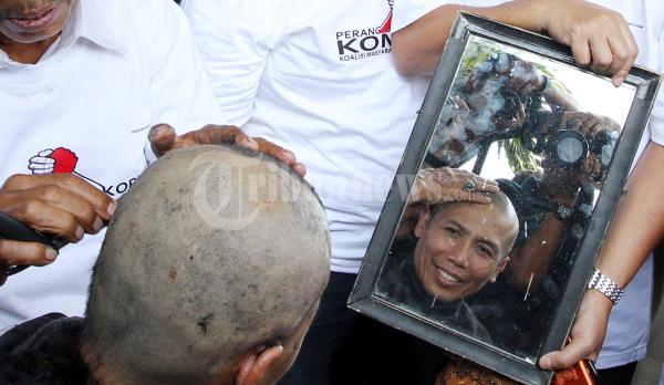Gunduli Kepala Kritik Penyelesaian Korupsi