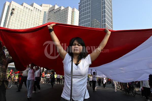 Bawa Bendera Merah Putih Raksasa Peringati 11 September
