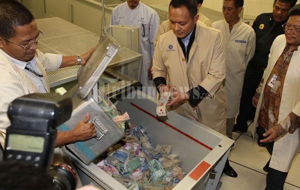Bank Indonesia Musnahkan Uang Palsu
