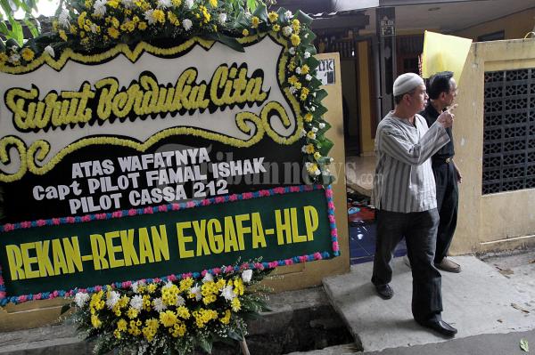 Karangan Bunga Duka Cita Famal Ishak