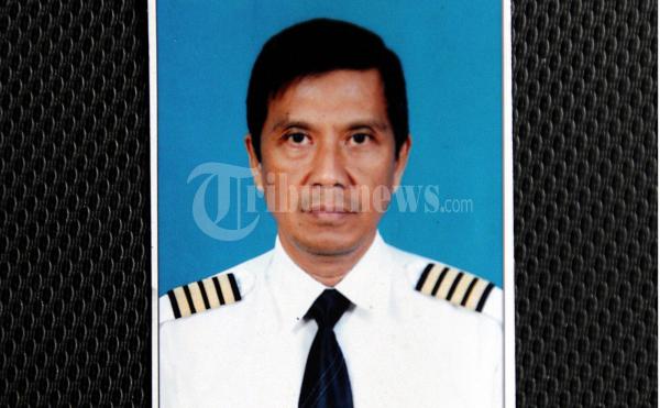 Mendiang Kapten Pesawat Cassa 212 200 Famal Ishak