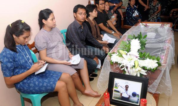 Jenazah Awak Pesawat Casa 212 Disemayamkan