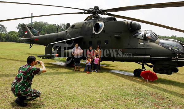 Berfoto Bersama Usai Peringatan HUT TNI