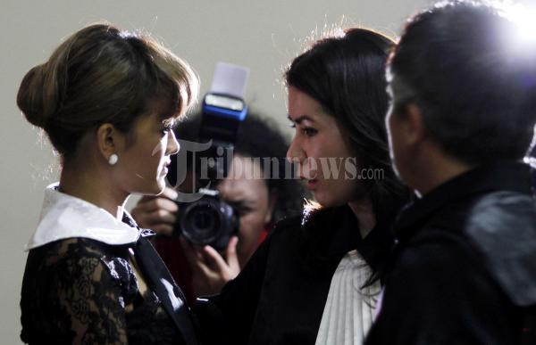 Julia Perez Berkonsultasi Dengan Tim Pengacara