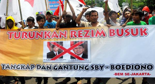 Mahasiswa Protes Turunkan Rezim