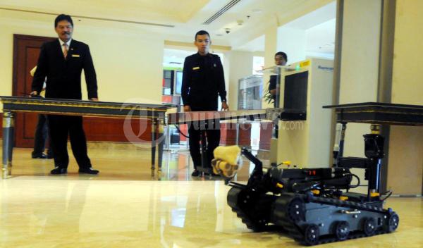 Aksi Robot Taktis Penjinak Bom