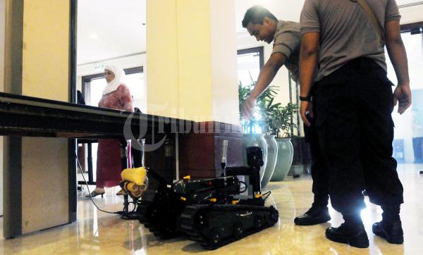 Robot Taktis Penjinak Bom
