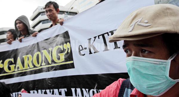 Desak KPK Usut Dugaan Korupsi KTP Elektronik