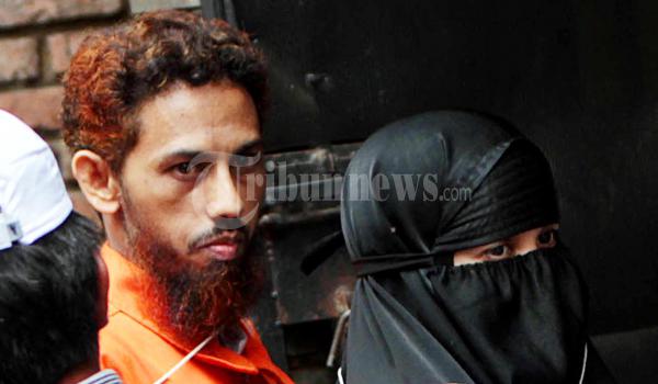 Umar Patek bersama Istrinya Reka Ulang Perencanaan Bom