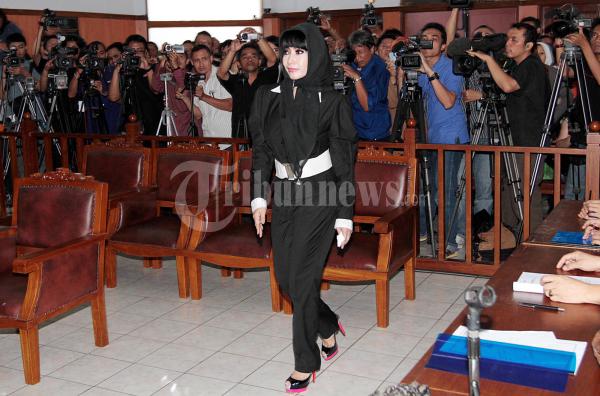 Inong Malinda Dee Jalani Sidang Perdana Di PN Jaksel