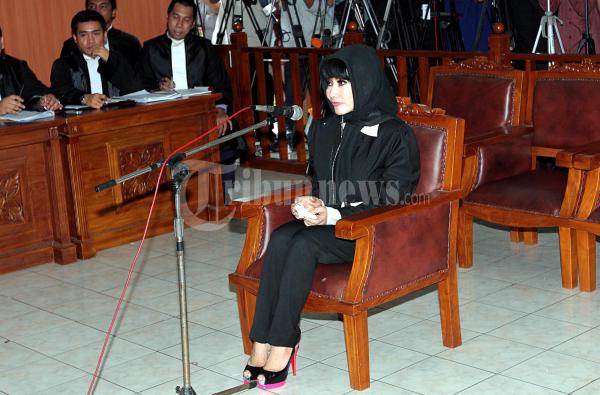 Sidang Perdana Inong Malinda Dee di PN Jaksel
