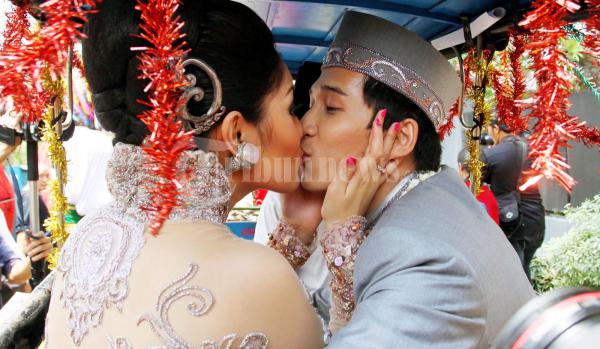 Nindy dan Aksa Berciuman Usai Akad Nikah