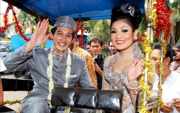 Pernikahan Nindy dan Aksa dihibur Ondel ondel