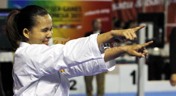 Flenty Enoch Rayakan Emas