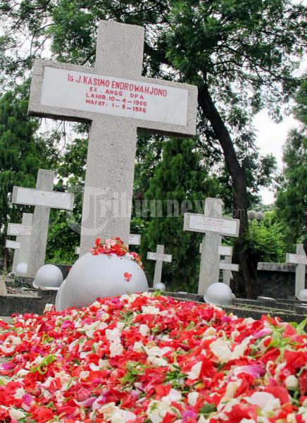 Makam Pahlawan Nasional IJ Kasimo Endrowahjono