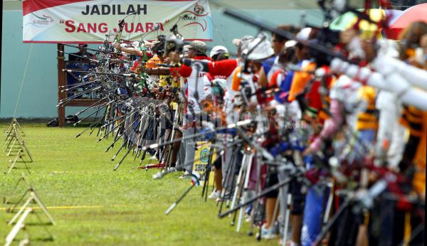 Atlit Panahan Berlomba dalam Ajang SEA Games