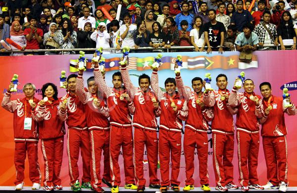 Tim Beregu Bulutangkis Indonesia Raih Emas
