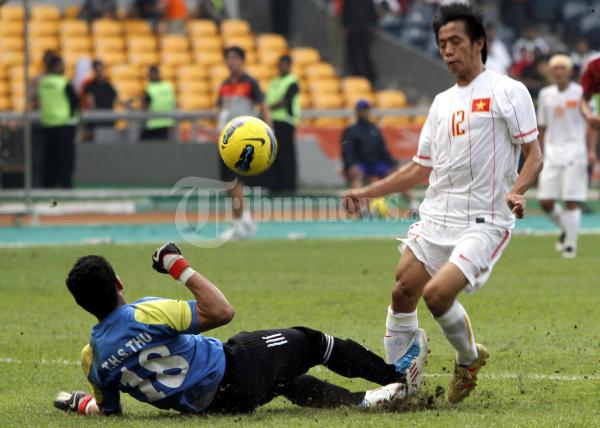 Penjaga Gawang Myanmar Thi Has Thu Berjibaku