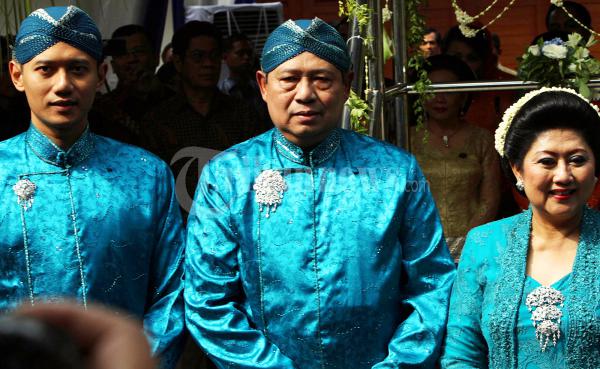 Tradisi Pemasangan Bleketepe Keluarga presiden SBY