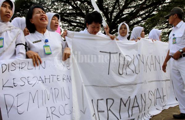 Demontrasi Dokter dan Perawat