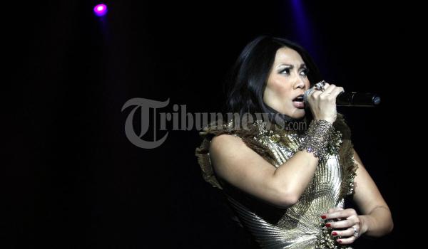 Konser Anggun C Sasmi JCC 2011