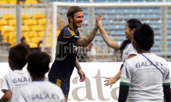 David Beckham Berjabat Tangan