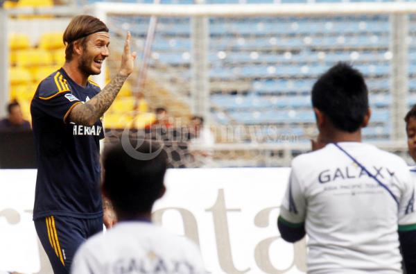David Beckham lambaikan Tangan Ke Anak anak Indonesia