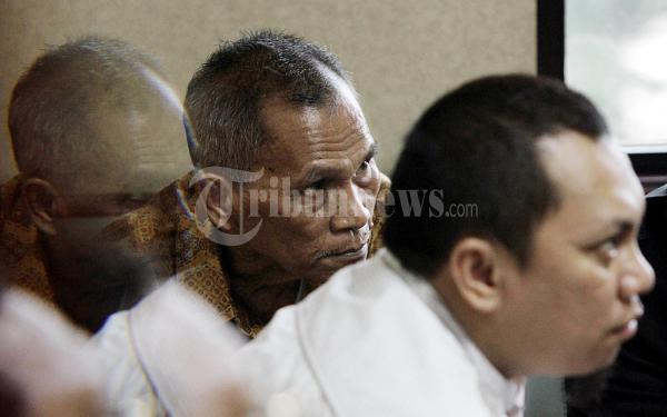 Gayus Bersama Orangtua Sebelum Sidang
