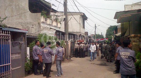 Kampung Ambon Cengkareng Digrebek Polisi
