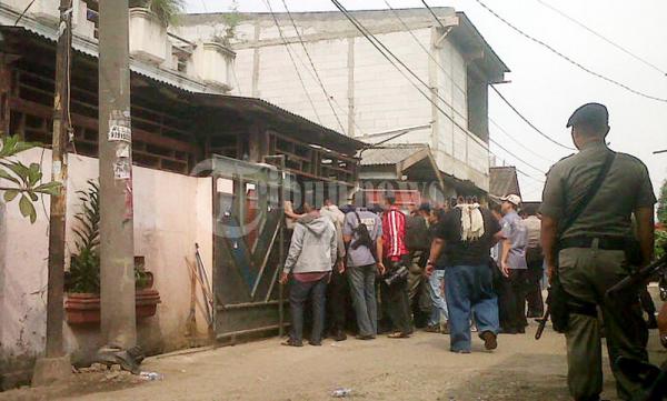 Polisi Grebek Kampung Ambon Cengkareng