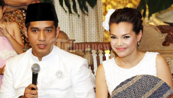 Agus Rahman Nikahi Dewi Sandra Bulan Desember 2011