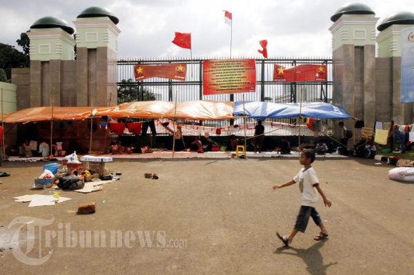 Suku Anak Dalam Menginap di Gedung DPR RI