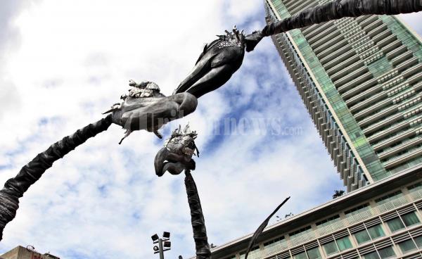 Seniman Belanda Tampilkan Saurus
