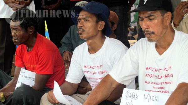 Suku Anak Dalam demo Jahit Mulut