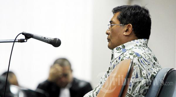 Eddie Widiono Suwondo Dengarkan Vonis Hakim Tipikor