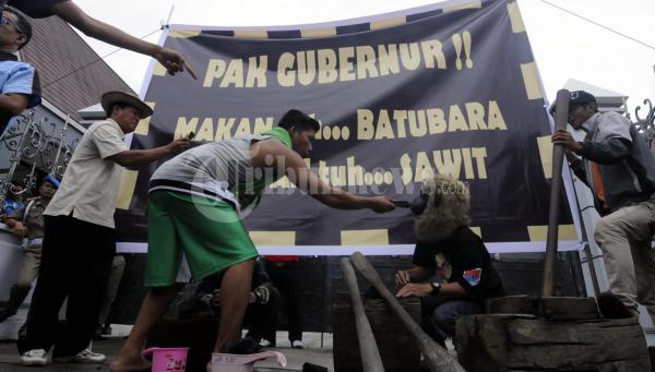 Mengencam Industri Baru bara