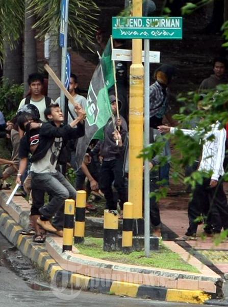 Rusak Fasilitas Umum