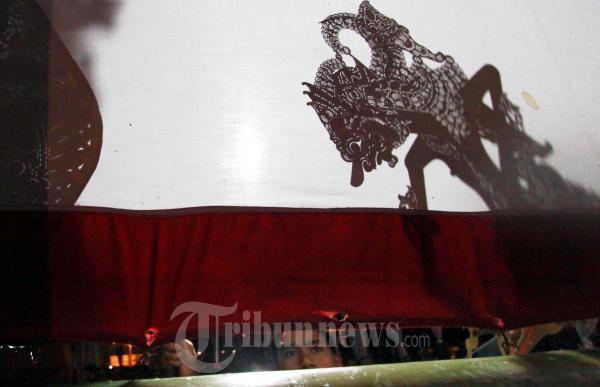Aksi Dalang Cilik Dwi Satriawan