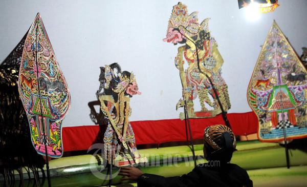 Dalang Cilik Dwi Satriawan Pentas Di Medan