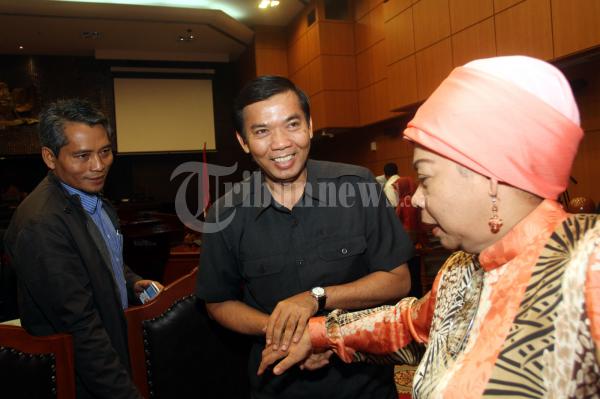 Firdaus Ayat Disalami Pendukung