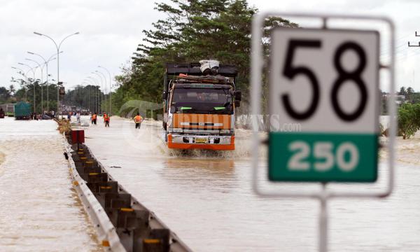 Banjir di Tol 58 KM Merak