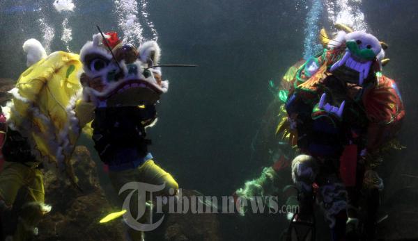 Barongsai dan Liong Dalam Air