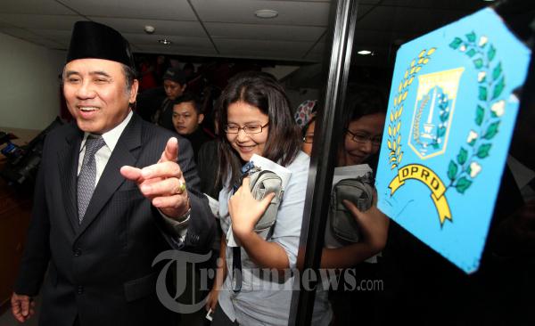 Prijanto TInggalkan Gedung DPRD DKI