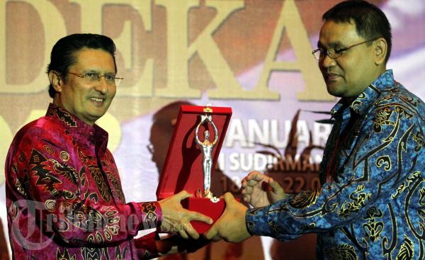 Fadel Muhammad Mendapat Penghargaan