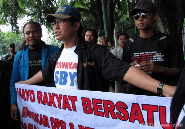 Pong Demo di Istana Tuntut SBY Mundur