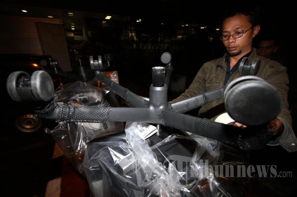 Kontraktor Pindahkan Kursi Ruang Banggar DPR