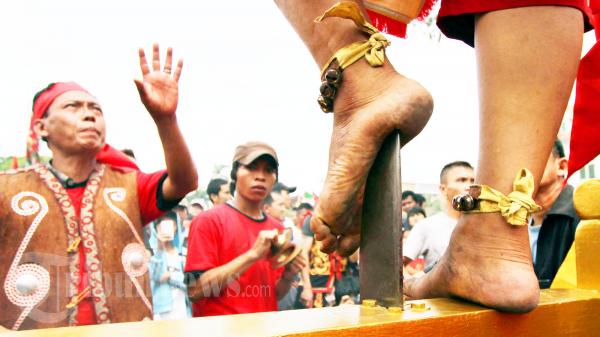 Aksi Kekebalan Tubuh Para Tatung Cap Go Meh