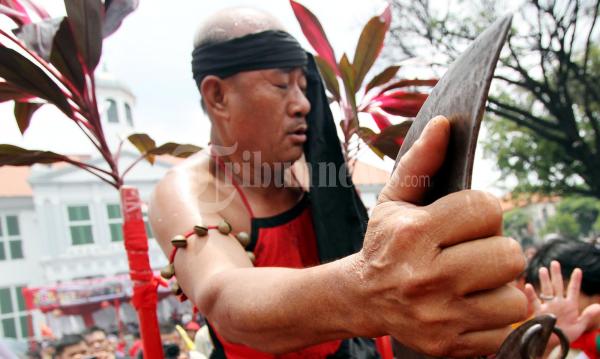 Tatung Cap Go Meh Melukai Diri