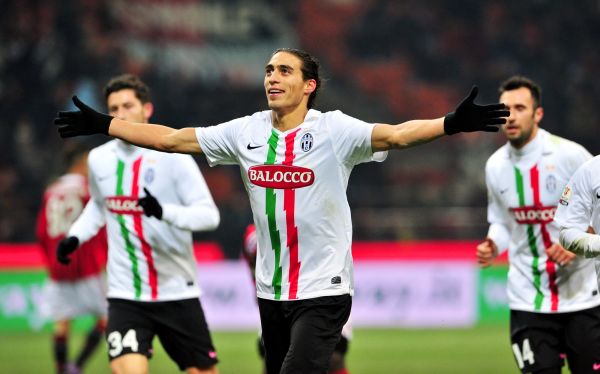 Selebrasi Bek Juventus Martin Caceres